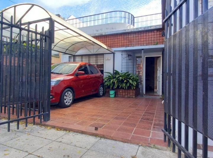 Casa · 135m² · 5 Ambientes · 2 Cocheras