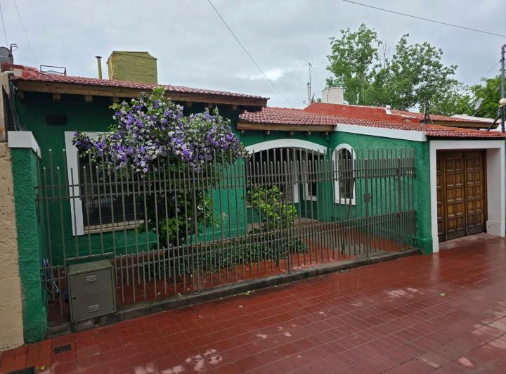 Casa · 220m² · 7 Ambientes · 3 Cocheras