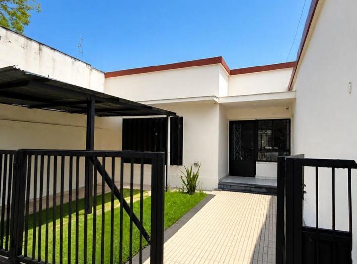Casa · 85m² · 5 Ambientes · 1 Cochera