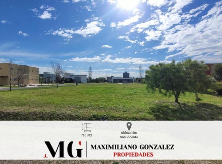 Terreno · 716m²