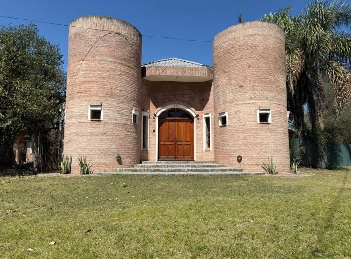 Casa · 300m² · 1 Ambiente · 2 Cocheras