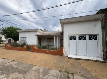 Casa · 160m² · 5 Ambientes · 1 Cochera · Casa a Refaccionar a La Venta