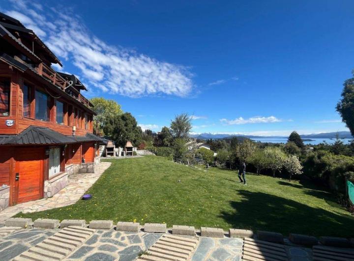 Casa · 232m² · 12 Ambientes · 4 Cocheras