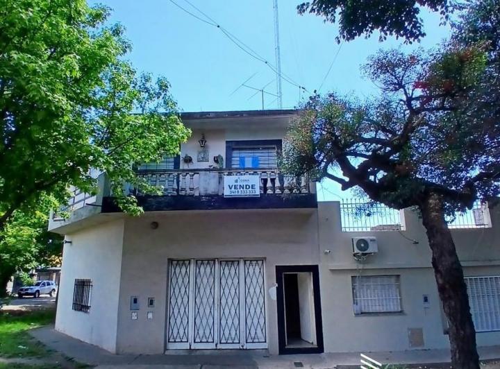 Casa · 245m² · 5 Ambientes · 1 Cochera