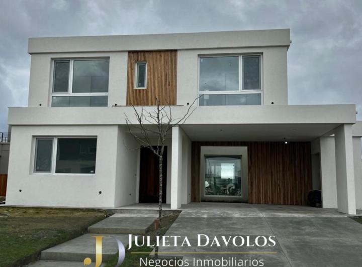 Casa · 249m² · 5 Ambientes