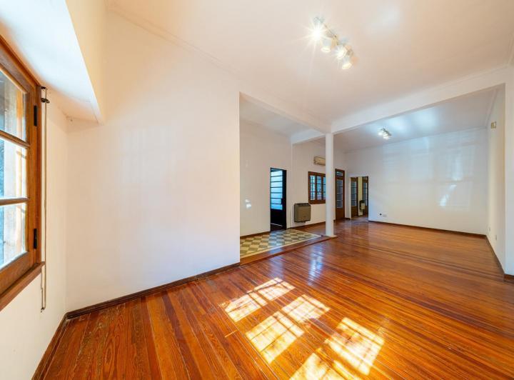 Casa · 167m² · 6 Ambientes · 1 Cochera