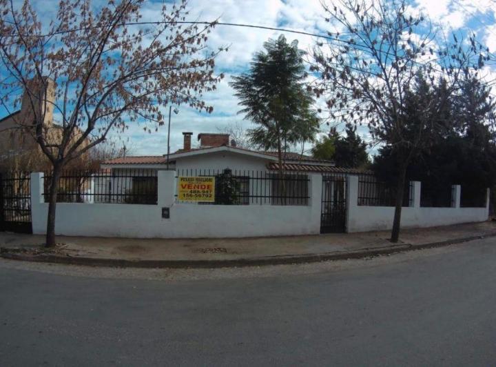Casa · 216m² · 2 Ambientes · 1 Cochera