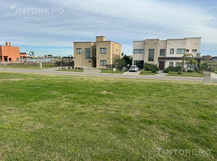 Terreno · 647m²