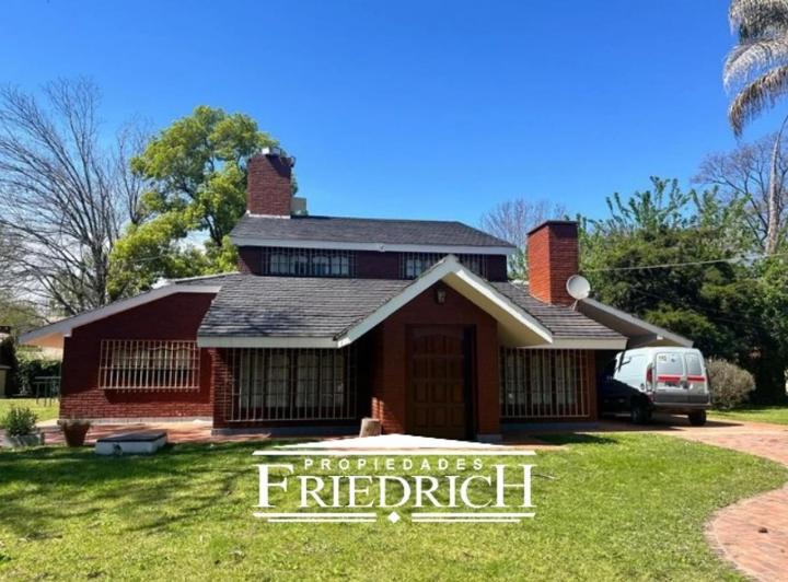 Quinta vacacional · 200m² · 4 Ambientes · 5 Cocheras