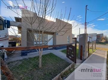 Casa · 68m² · 3 Ambientes · 1 Cochera · Casa Dos Dorm., Fernandez Oro