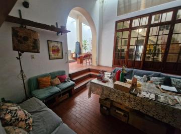 Casa · 205m² · 5 Ambientes · 1 Cochera · Excelente Casa 5 Ambientes Sobre Lote Propio Cochera Parrilla Jardin y Terraza