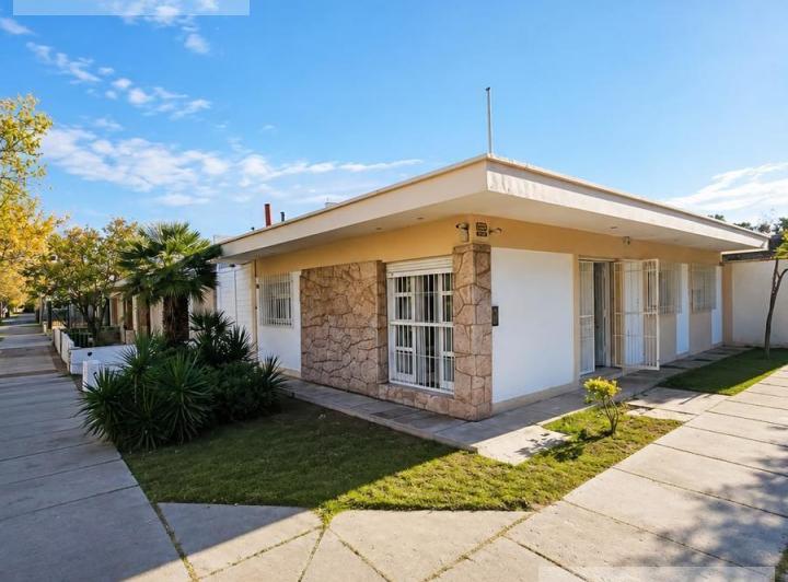 Casa · 180m² · 4 Ambientes · 2 Cocheras