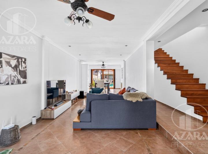 Casa · 320m² · 6 Ambientes · 1 Cochera