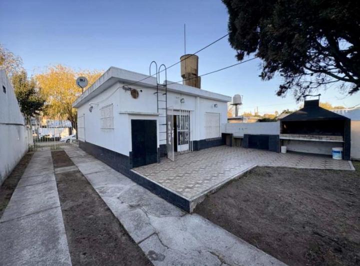 Casa · 85m² · 3 Ambientes · 2 Cocheras