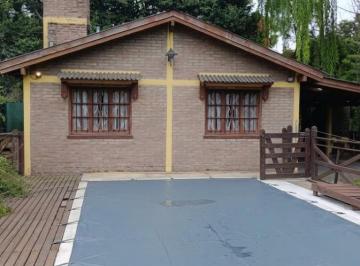 Casa · 500m² · 2 Dormitorios · Casa en Venta en Los Reartes con Pileta, Cochera Doble y Terreno de 500 m²