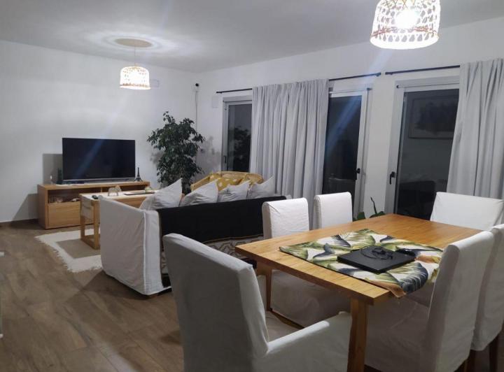 Casa · 160m² · 9 Ambientes · 2 Cocheras