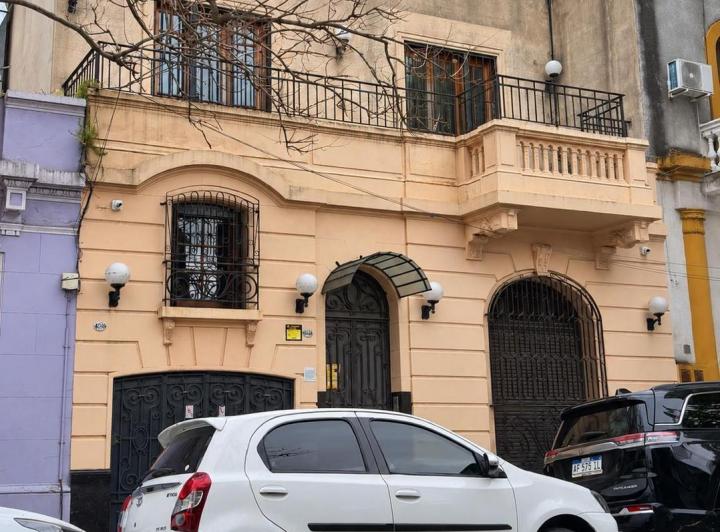 Casa · 340m² · 6 Ambientes · 1 Cochera