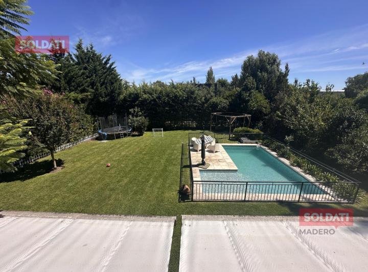 Casa · 200m² · 5 Ambientes · 4 Cocheras