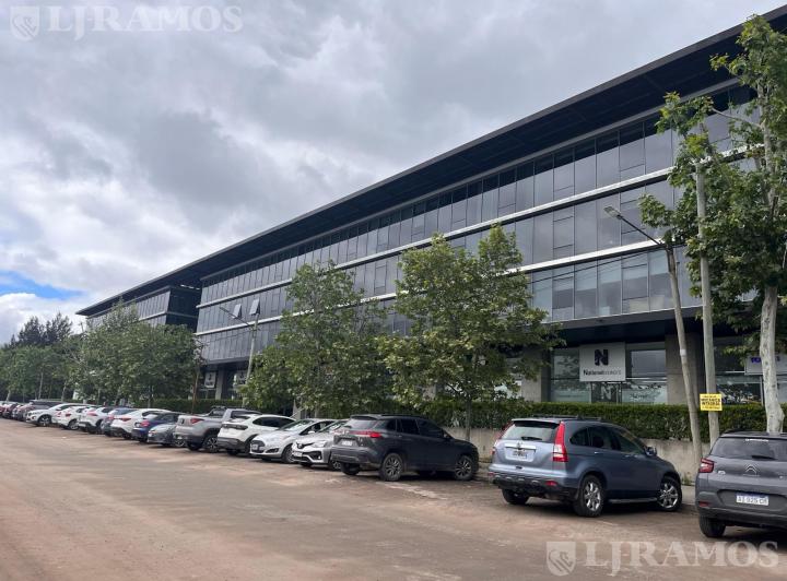 Oficina comercial · 77m² · 2 Ambientes · 1 Cochera