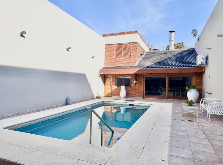 Casa · 468m² · 8 Ambientes · 3 Cocheras
