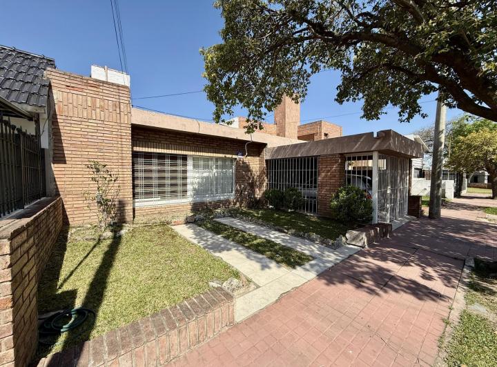 Casa · 144m² · 6 Ambientes · 1 Cochera