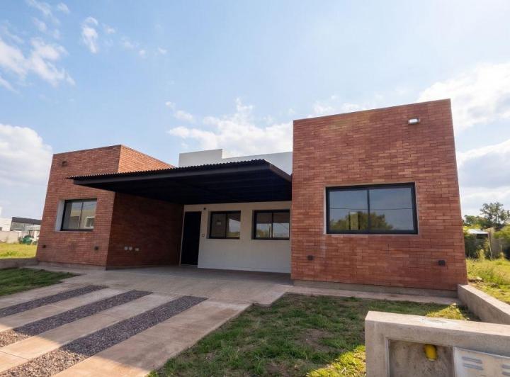 Casa · 75m² · 3 Ambientes · 1 Cochera