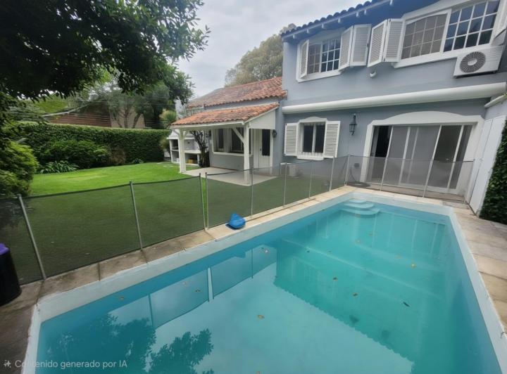 Casa · 250m² · 8 Ambientes · 1 Cochera