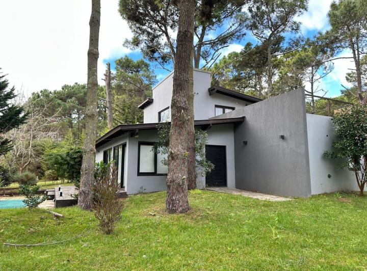 Casa · 150m² · 4 Ambientes · 2 Cocheras