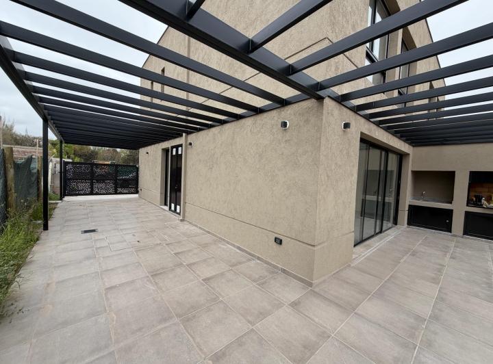 Casa · 125m² · 3 Dormitorios · 2 Cocheras