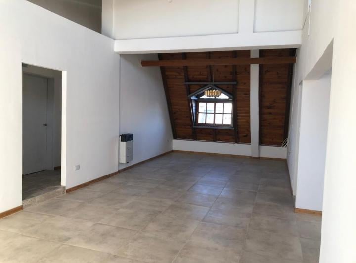 Casa · 90m² · 7 Ambientes · 1 Cochera
