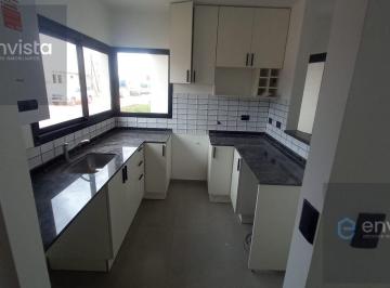 Casa · 160m² · 5 Ambientes · 1 Cochera · Casa a Estrenar Docta Av