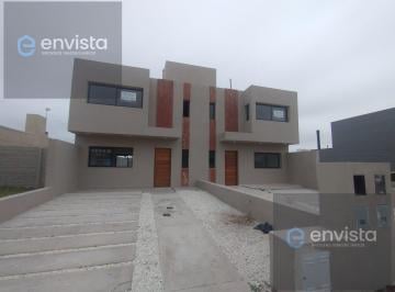 Casa · 98m² · 5 Ambientes · Casa en Docta Av