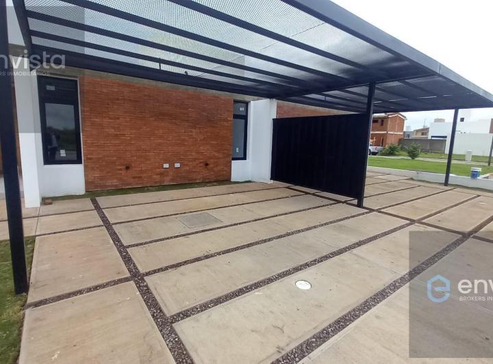 Casa · 111m² · 5 Ambientes · 2 Cocheras