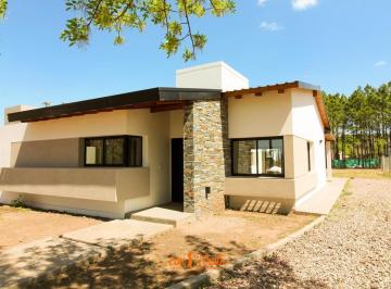 Casa · 170m² · 4 Ambientes · Casa a La Venta Chacras de La Villa - 3 Dorm Apto Credito - Piscina, Galeria.