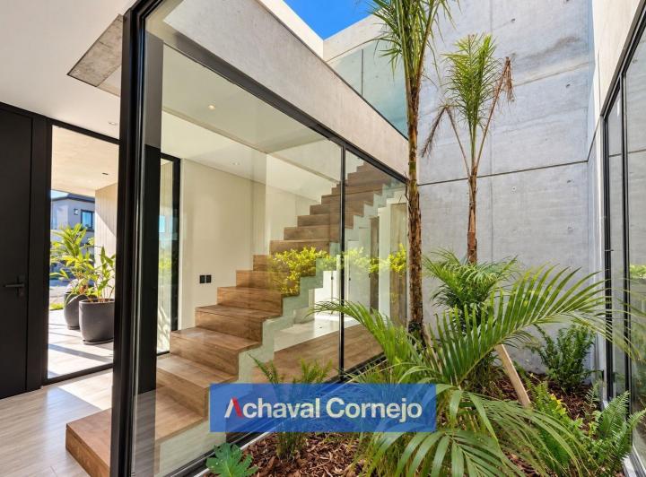 Casa · 600m² · 6 Ambientes · 4 Cocheras
