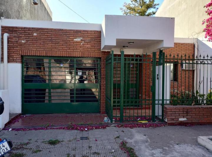 Casa · 2200000ha · 3 Dormitorios · 2 Cocheras