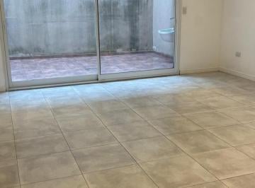 Departamento · 32m² · 1 Ambiente · Departamento de 1 Ambiente con Patio Privado en Coghlan, a m de Congreso!