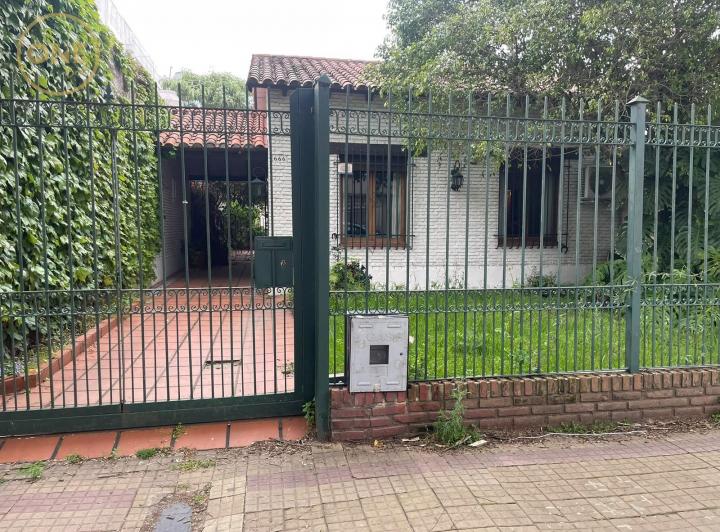 Casa · 210m² · 5 Ambientes · 2 Cocheras