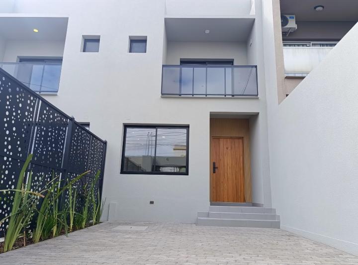 Casa · 130m² · 3 Ambientes · 2 Cocheras