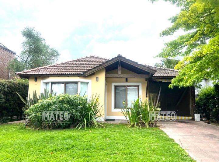 Casa · 1m² · 4 Ambientes · 1 Cochera