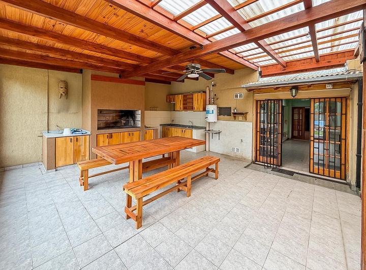 Casa · 146m² · 3 Ambientes · 1 Cochera