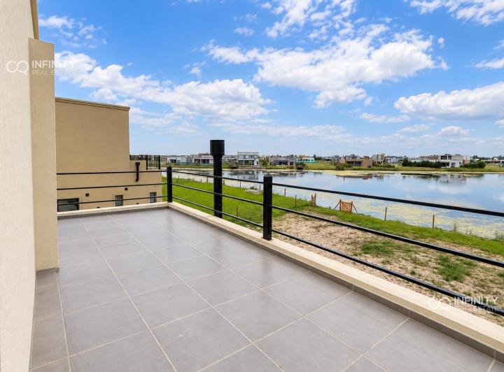 Casa · 200m² · 5 Ambientes · 3 Cocheras