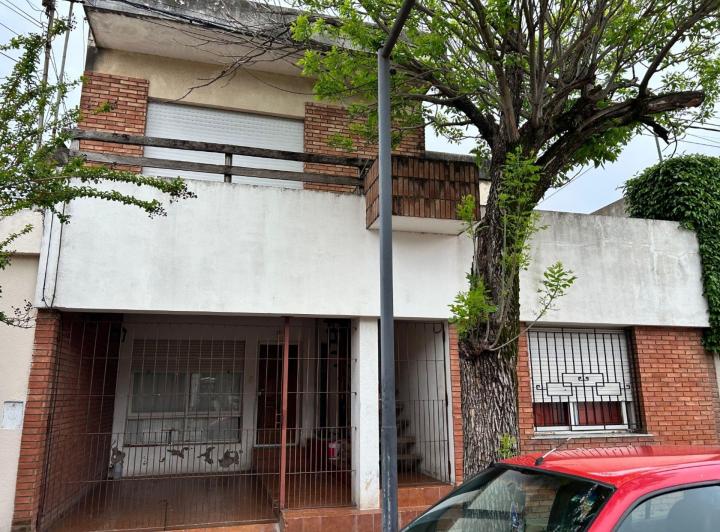 Casa · 218m² · 4 Ambientes · 1 Cochera