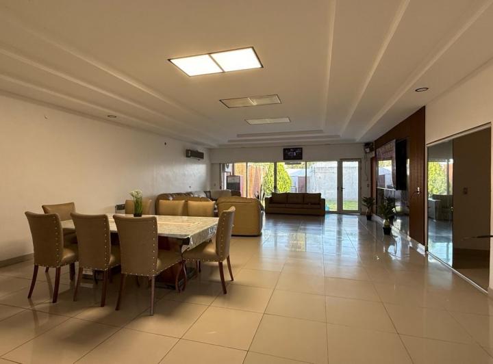 Casa en venta en Rosario · 6 ambientes