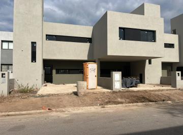 Casa · 89m² · 5 Ambientes · 1 Cochera · Casa Duplex en Venta en Docta Urbanizacion Inteligente 2 y 3 Dor
