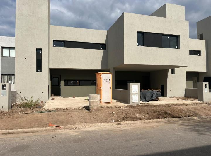 Casa · 89m² · 5 Ambientes · 1 Cochera