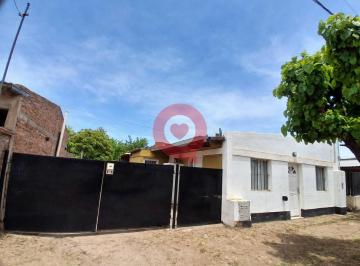 Casa · 52m² · 5 Ambientes · 1 Cochera · Casa en Catriel