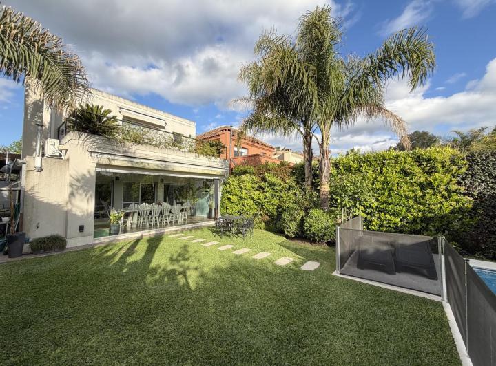 Casa · 96m² · 5 Ambientes · 3 Cocheras