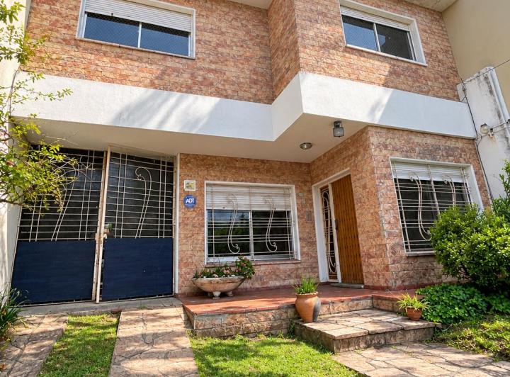 Casa · 150m² · 4 Ambientes · 2 Cocheras
