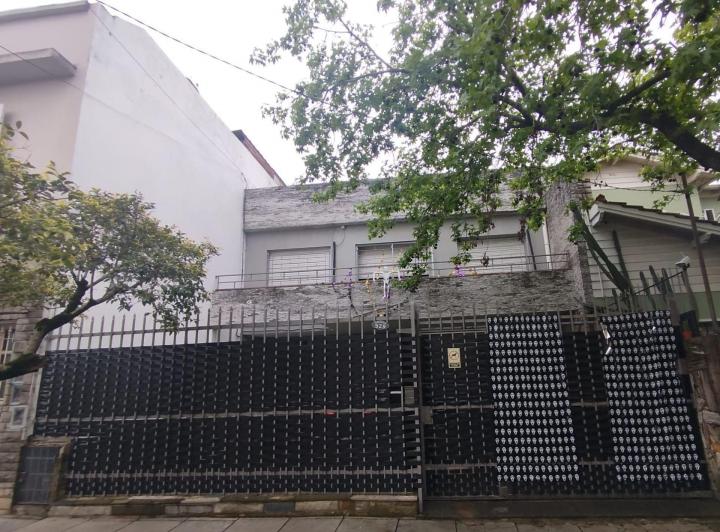 Casa · 240m² · 5 Ambientes · 3 Cocheras